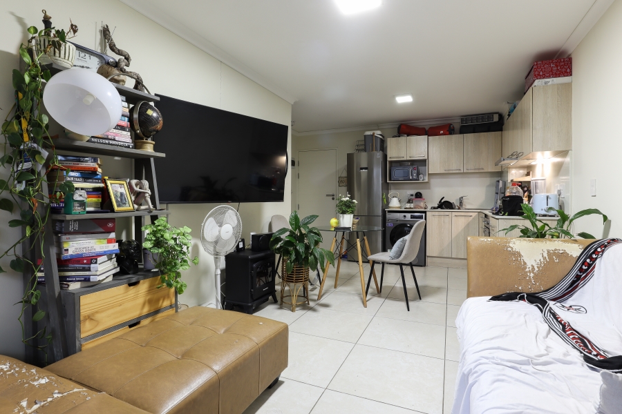 1 Bedroom Property for Sale in Zonnebloem Western Cape